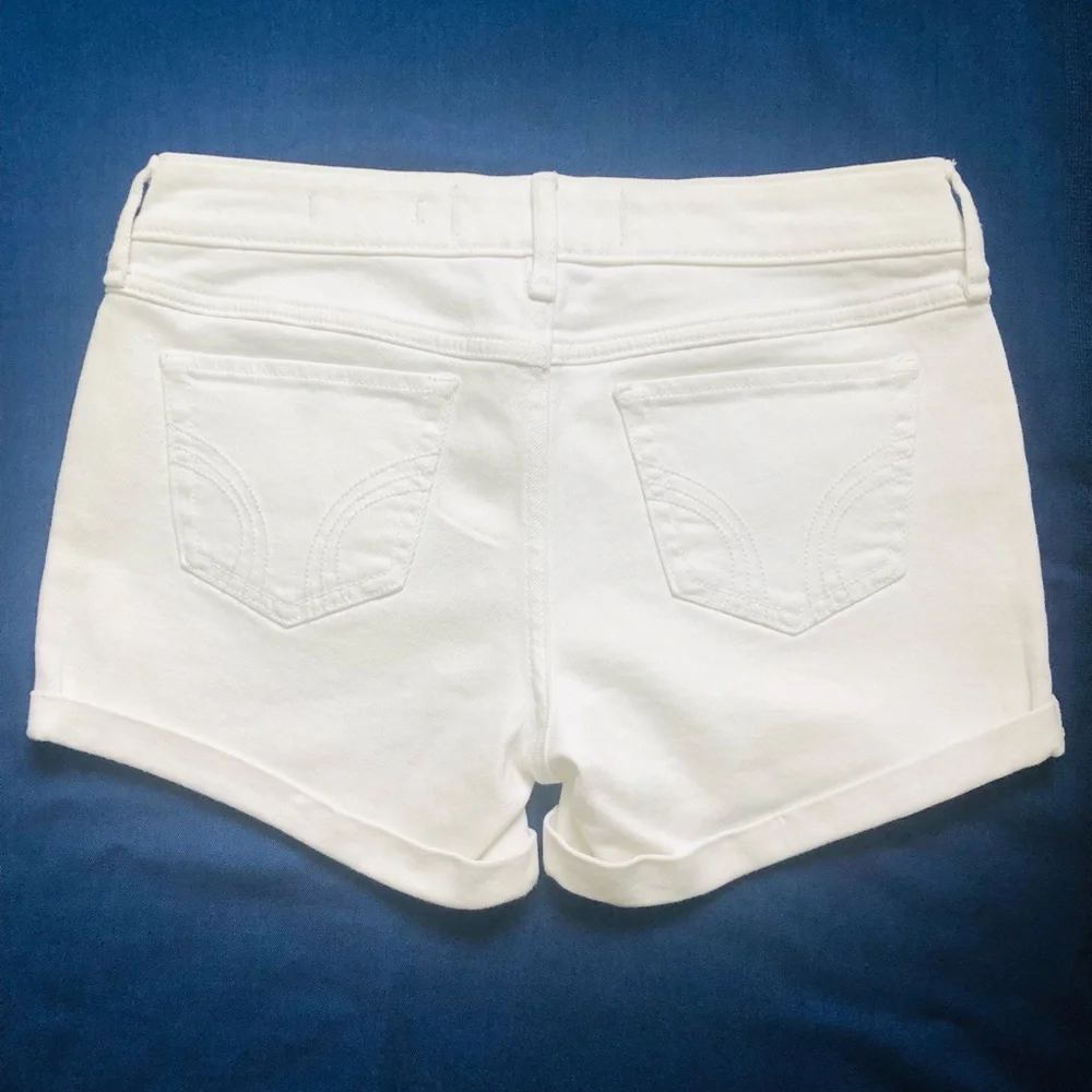 Hollister White Short - Picture 4 of 10
